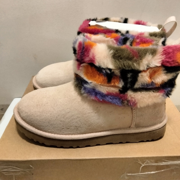 UGG Fluff Mini Quilted Motlee Boots (Size 8 Women's - Picture 2 of 11